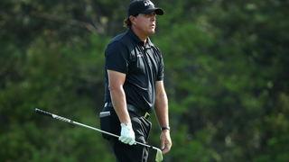 Phil Mickelson And Joe Montana Swear They Did Not Partake In Any College Scamming When They Hired The College Scam Company<em></em>
